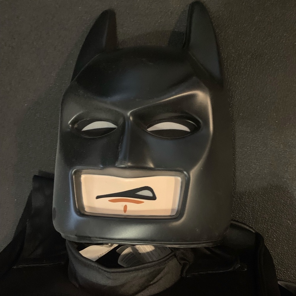 LEGO Batman kids costume, pre worn. Size 7/8
Missing gloves.